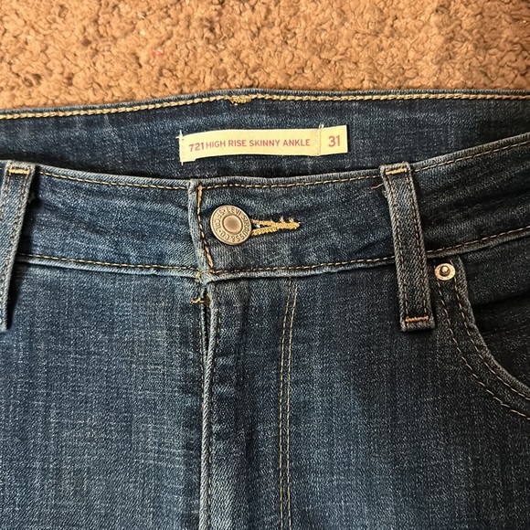Levi’s 721 High Rise Skinny Ankle Jeans - Picture 4 of 6